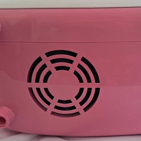 Hello Kitty Mini Fridge with Carry Handle  Thermoelectric Cooler.BNWT/BOX - Picture 7 of 15